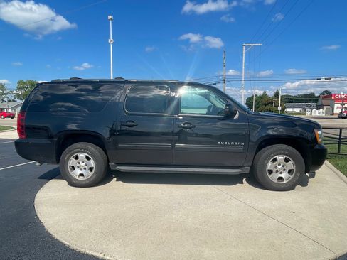 Used 2014 Chevrolet Suburban LS RWD image 7