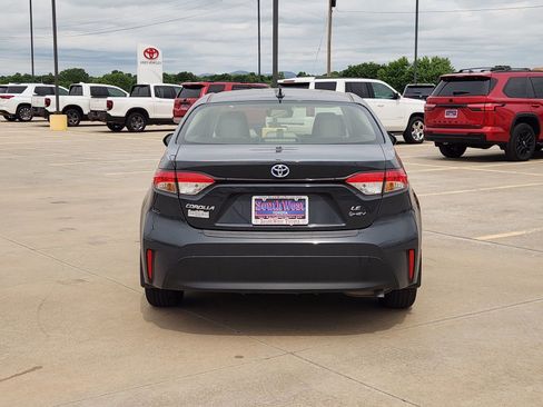Used 2025 Toyota Corolla LE FWD image 8