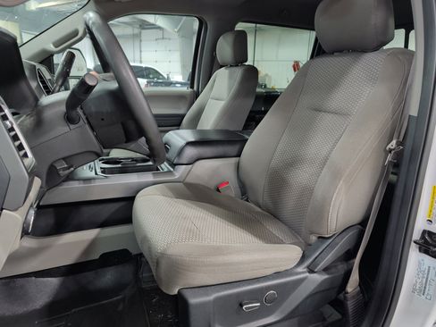 Used 2017 Ford F250 XLT w/ XLT Premium Package image 8