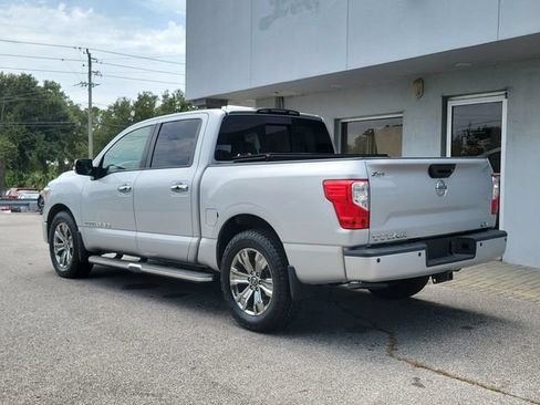 Used 2019 Nissan Titan SV w/ SV Convenience Package RWD image 3