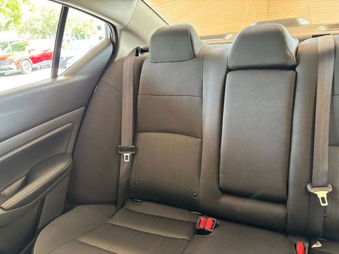 Used 2025 Nissan Altima 2.5 SV FWD image 38
