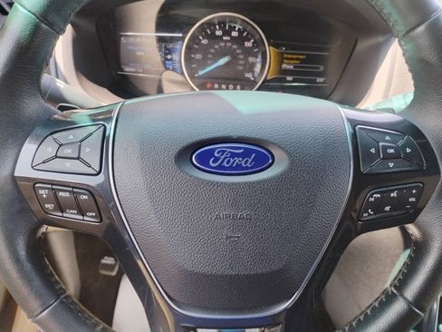Used 2017 Ford Explorer Limited w/ Equipment Group 301A FWD image 13