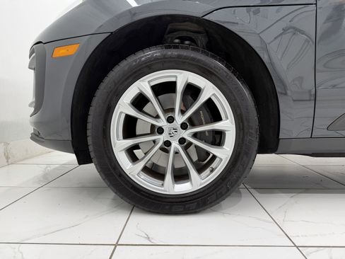 Certified 2025 Porsche Macan image 16