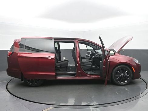 Used 2020 Chrysler Pacifica Touring w/ S Appearance Package FWD image 55