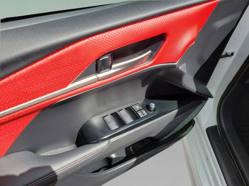 Used 2025 Toyota Camry XSE w/ Premium Plus Package image 7