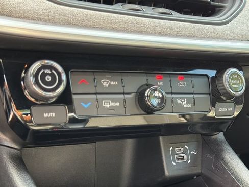 Used 2025 Jeep Compass Sport AWD/4WD image 18