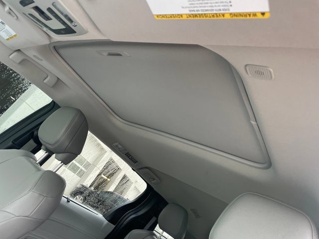 Used 2025 Toyota Sienna XLE FWD image 22