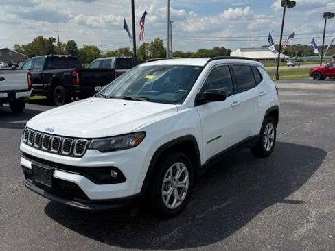 Used 2024 Jeep Compass Latitude AWD/4WD image 29