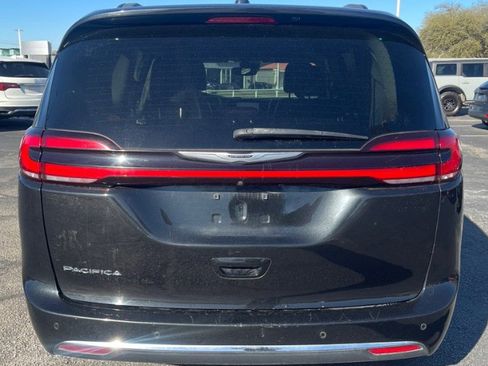 Used 2022 Chrysler Pacifica Touring-L image 8