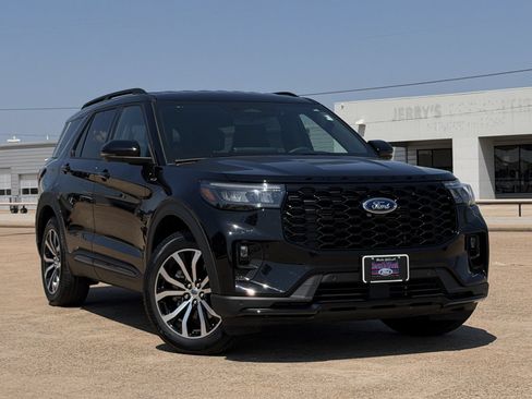 Used 2025 Ford Explorer ST-Line w/ Premium Package RWD image 2
