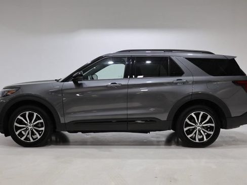 Used 2025 Ford Explorer ST-Line AWD/4WD image 4