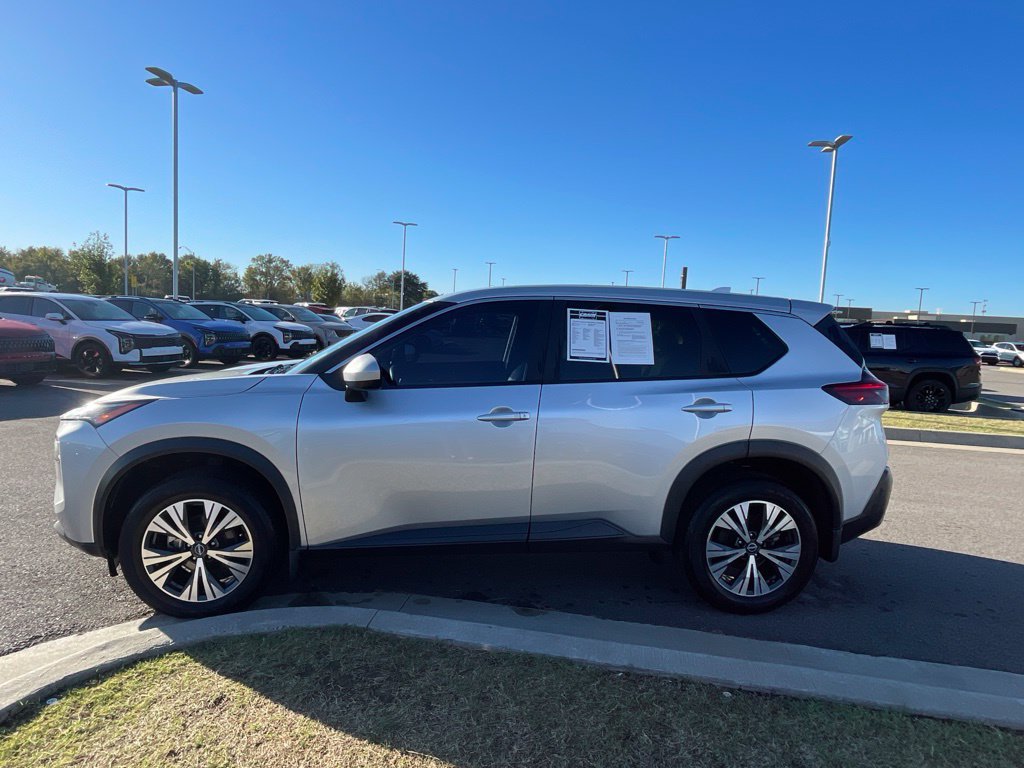 Used 2023 Nissan Rogue SV FWD image 4