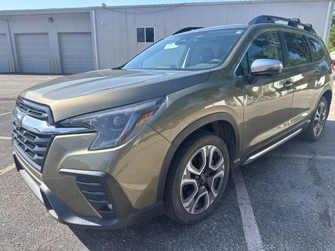 Used 2023 Subaru Ascent Limited w/ Technology Package AWD/4WD image 4