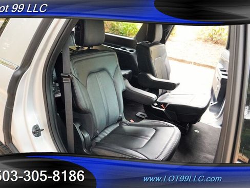 Used 2019 Ford Expedition Limited w/ Equipment Group 302A AWD/4WD image 19