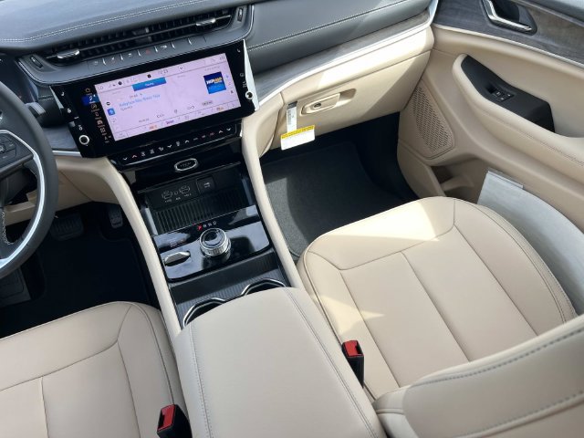 New 2027 Jeep Grand Cherokee Limited AWD/4WD image 15