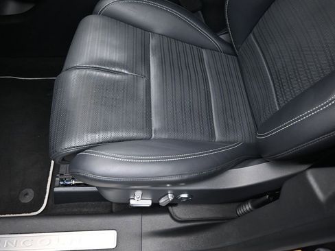 Used 2025 Lincoln Nautilus Reserve AWD/4WD image 10
