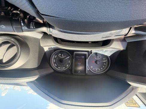 Used 2018 Toyota Tacoma TRD Off-Road AWD/4WD image 13