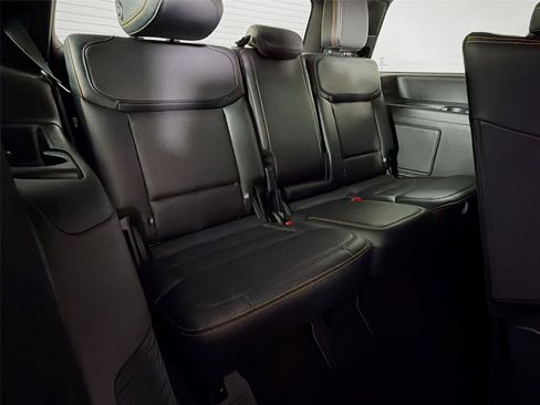 Used 2025 Ford Expedition Tremor AWD/4WD image 29