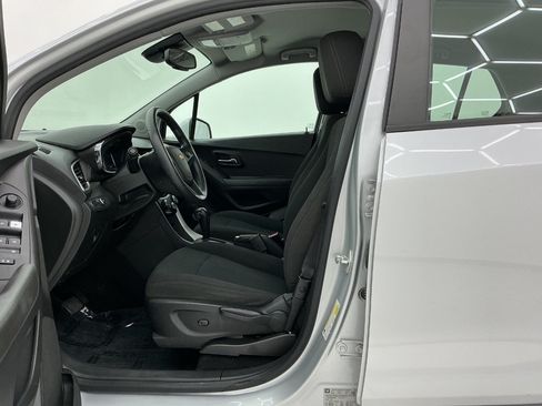 Used 2018 Chevrolet Trax LS FWD image 14