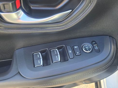 Used 2025 Honda HR-V EX-L image 16