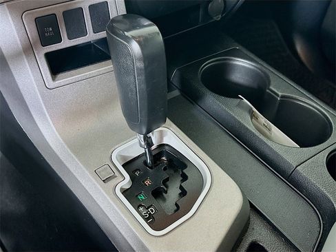 Used 2013 Toyota Tundra 4x4 CrewMax w/ SR5 Pkg image 22