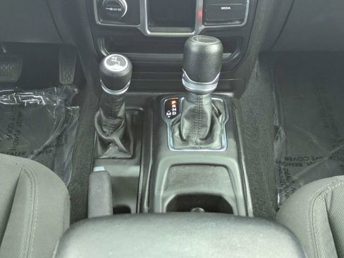 Used 2021 Jeep Gladiator Sport AWD/4WD image 19