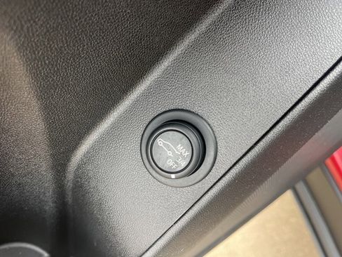 Used 2020 Chevrolet Equinox LT image 13