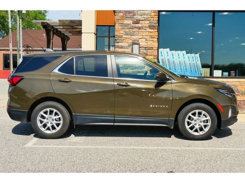 Used 2024 Chevrolet Equinox LT w/ LPO, Floor Liner Package AWD/4WD image 2