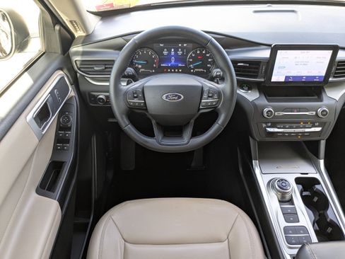 Used 2020 Ford Explorer XLT w/ Equipment Group 202A image 20