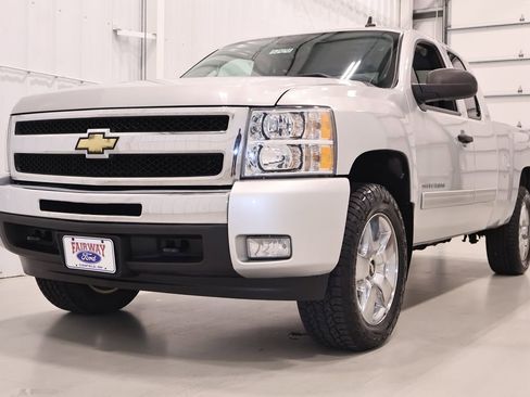 Used 2011 Chevrolet Silverado 1500 LT w/ All-Star Edition AWD/4WD image 5