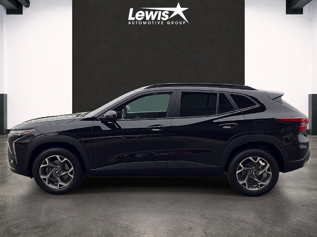 Used 2025 Chevrolet Trax LT w/ Driver Confidence Package FWD image 2