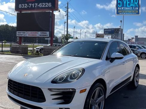 Used 2018 Porsche Macan AWD/4WD image 1