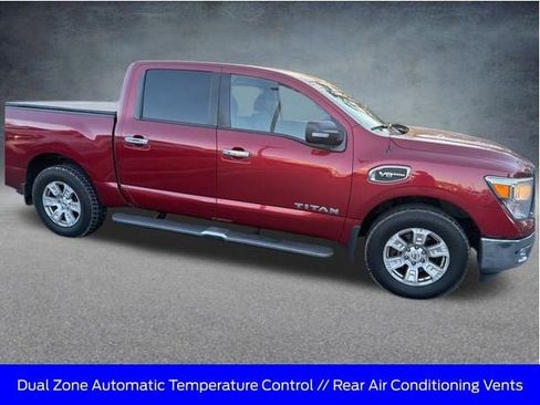 Used 2017 Nissan Titan SV image 4