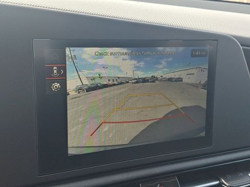 New 2026 Kia Niro LX image 12