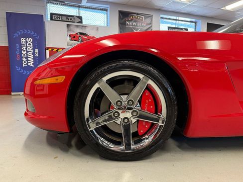 Used 2007 Chevrolet Corvette Coupe w/ Preferred Equipment Group RWD image 18