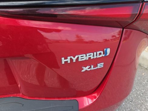 Used 2022 Toyota Prius XLE w/ Advanced Technology Package FWD image 6