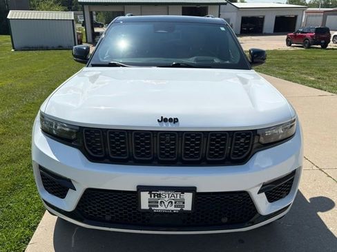Used 2025 Jeep Grand Cherokee Summit AWD/4WD image 2