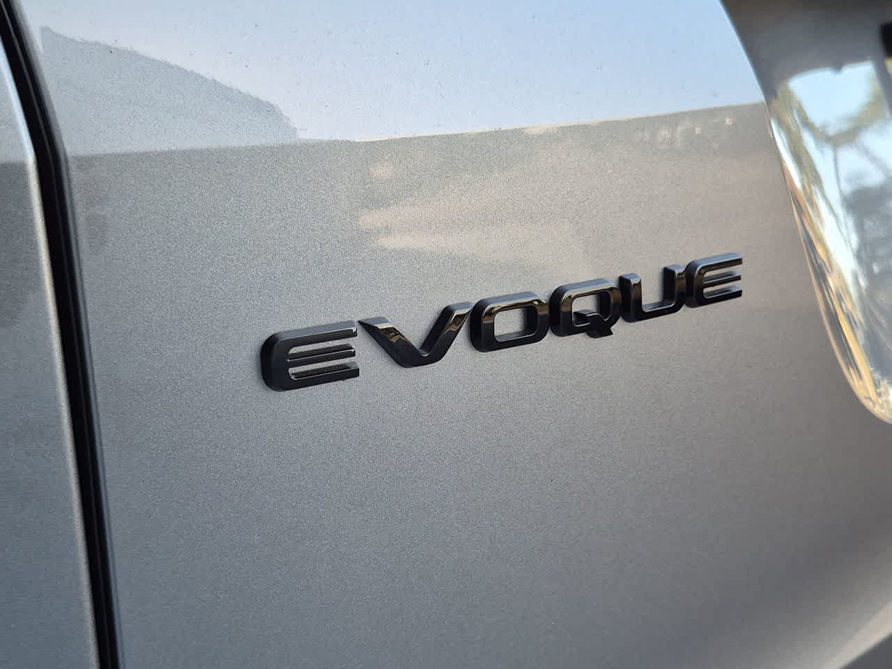 Used 2026 Land Rover Range Rover Evoque Dynamic SE AWD/4WD image 13