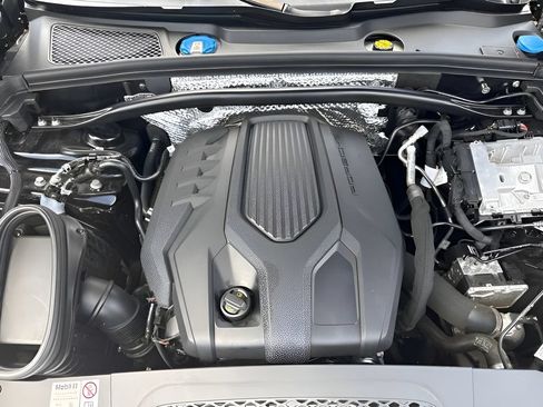 Used 2023 Porsche Macan AWD/4WD image 39