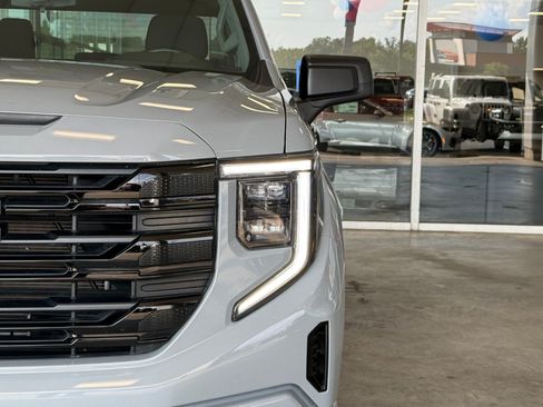 Used 2024 GMC Sierra 1500 Elevation AWD/4WD image 12