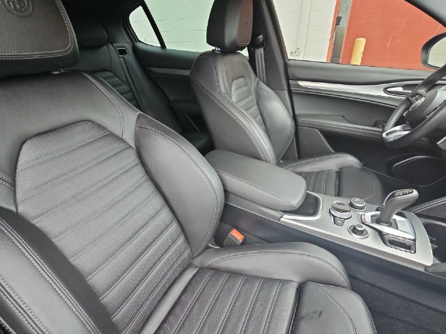 Used 2022 Alfa Romeo Stelvio Veloce AWD/4WD image 43
