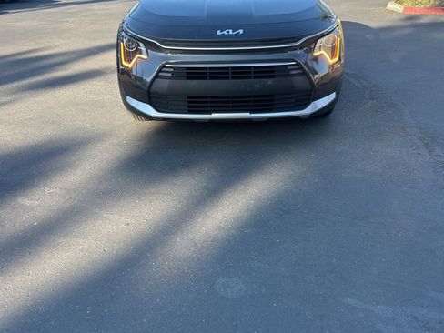 Used 2025 Kia Niro LX FWD image 4