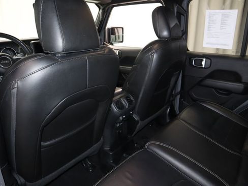 Used 2023 Jeep Wrangler Unlimited Sahara image 21