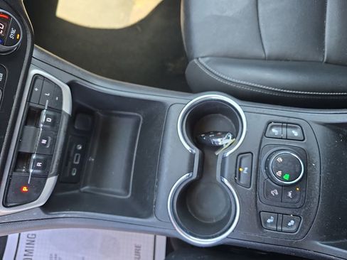 Used 2023 GMC Terrain SLT w/ Infotainment Package II image 21