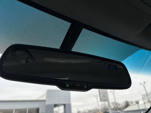 Used 2016 Toyota Camry XLE image 40