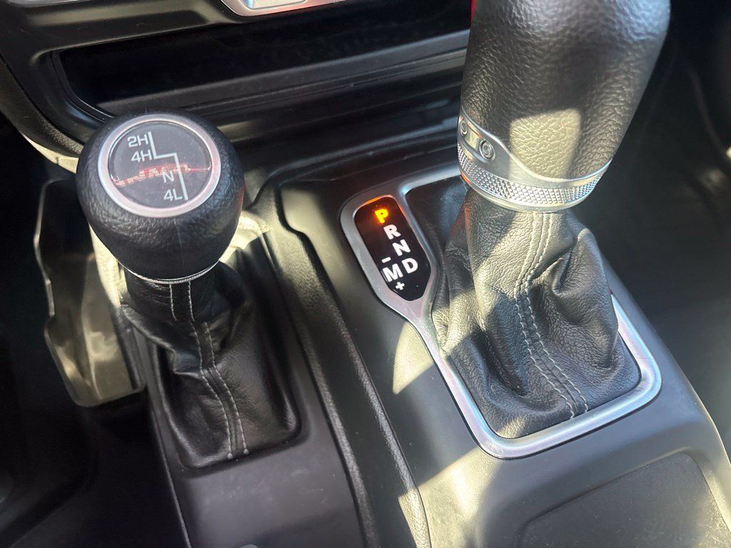 Used 2025 Jeep Gladiator Sport AWD/4WD image 20