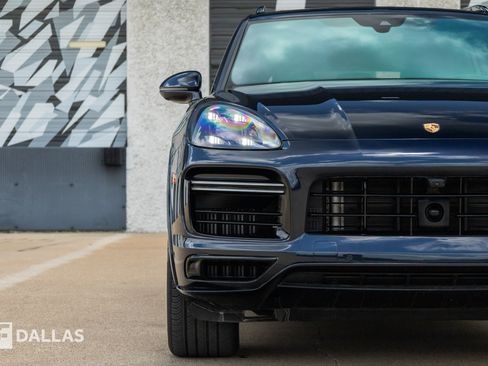 Used 2023 Porsche Cayenne Turbo S AWD/4WD image 4