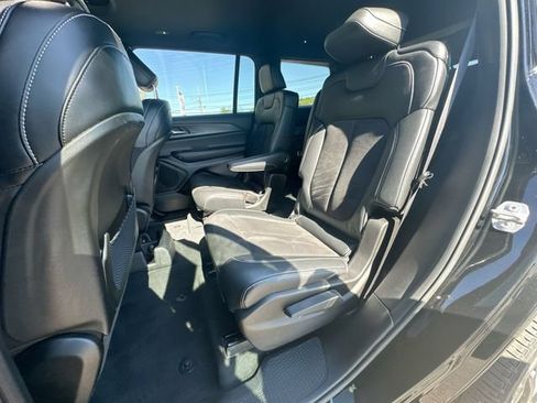 Used 2024 Jeep Grand Cherokee L Altitude AWD/4WD image 24
