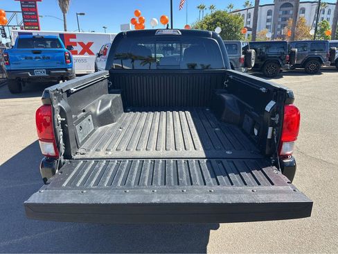 Used 2017 Toyota Tacoma TRD Sport w/ Tow Package image 35