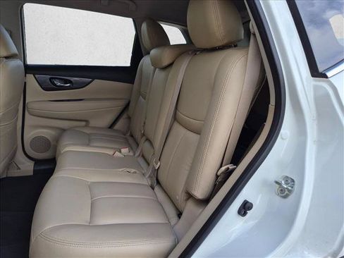 Used 2019 Nissan Rogue SV w/ Premium Package FWD image 19